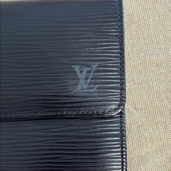 Louis Vuitton Ebony Textured Clutch - Picture 3 of 7